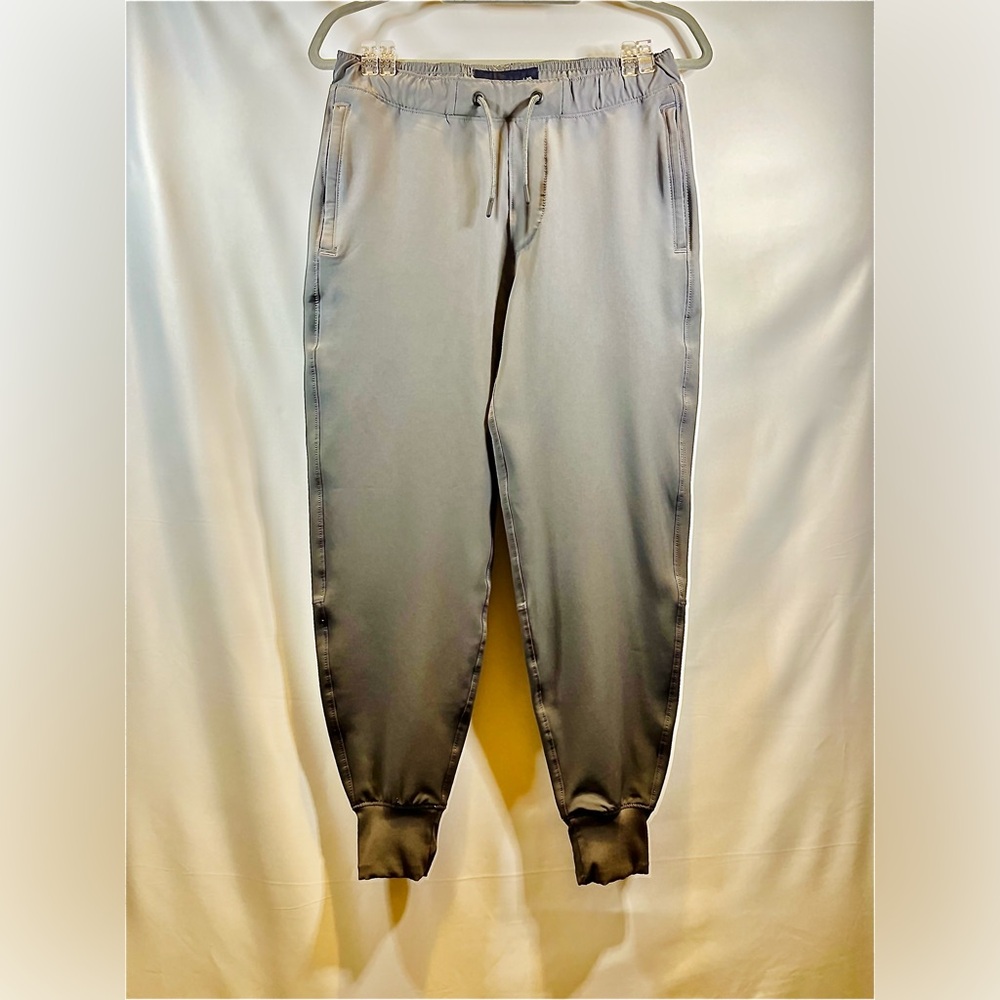Gray satin feel joggers. Abercrombie & Fitch ❤️